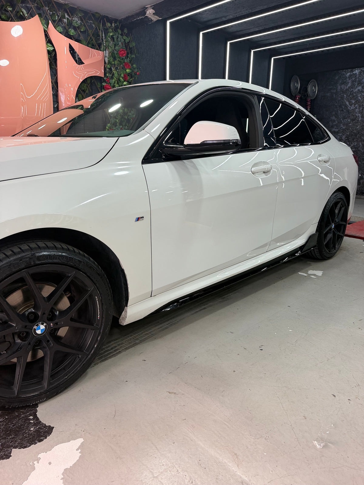 BMW F40 F44 F70 F74 M Performance Style marşpiyel alt eki uygulama görünümü