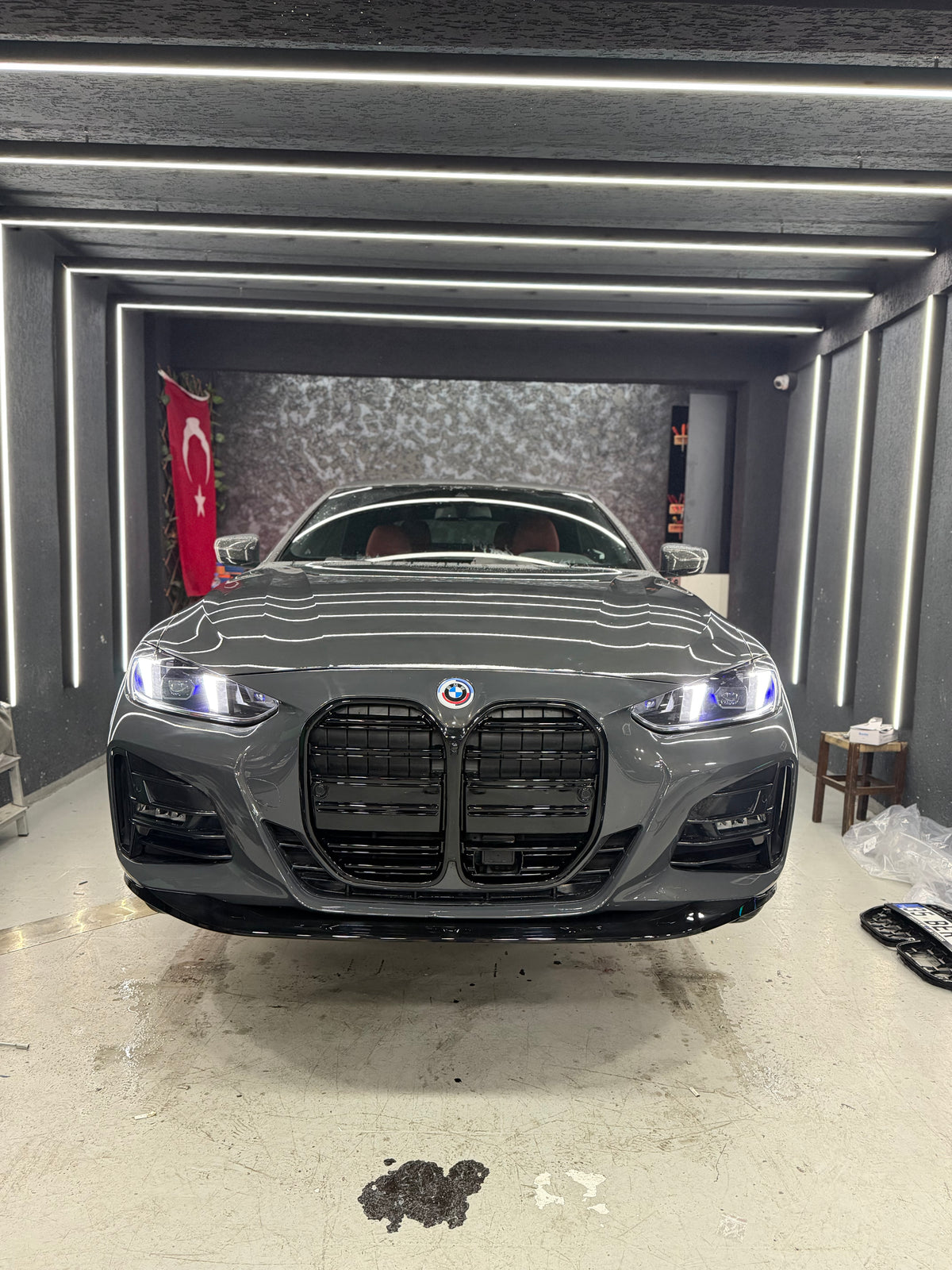BMW G22 2025 LCI Style far seti beyaz gündüz farı görünümü