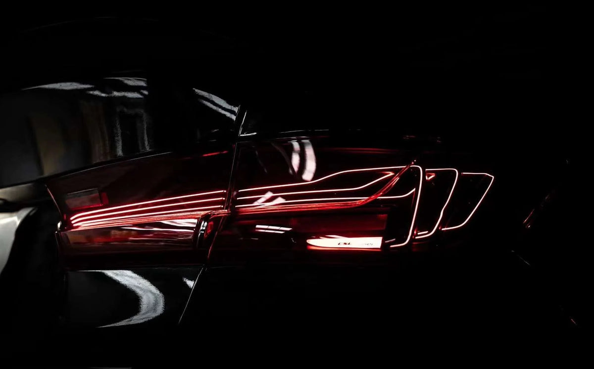 BMW G20 CSL lazer stop yakın plan görünümü
