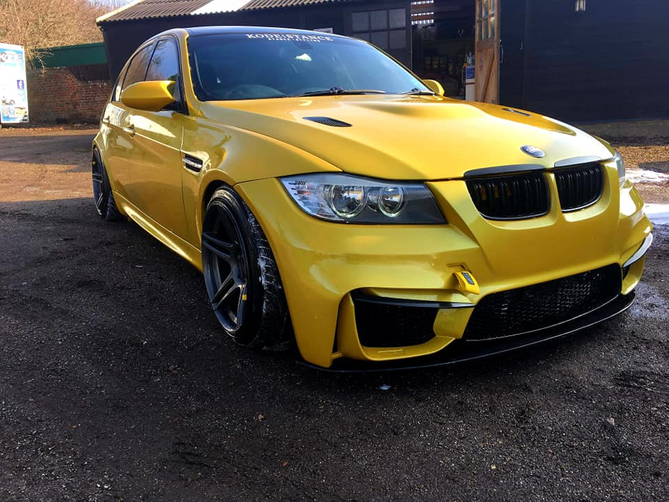 BMW E90 makyajsız kasa M4 Style Ön Tampon Eki Lip detayı