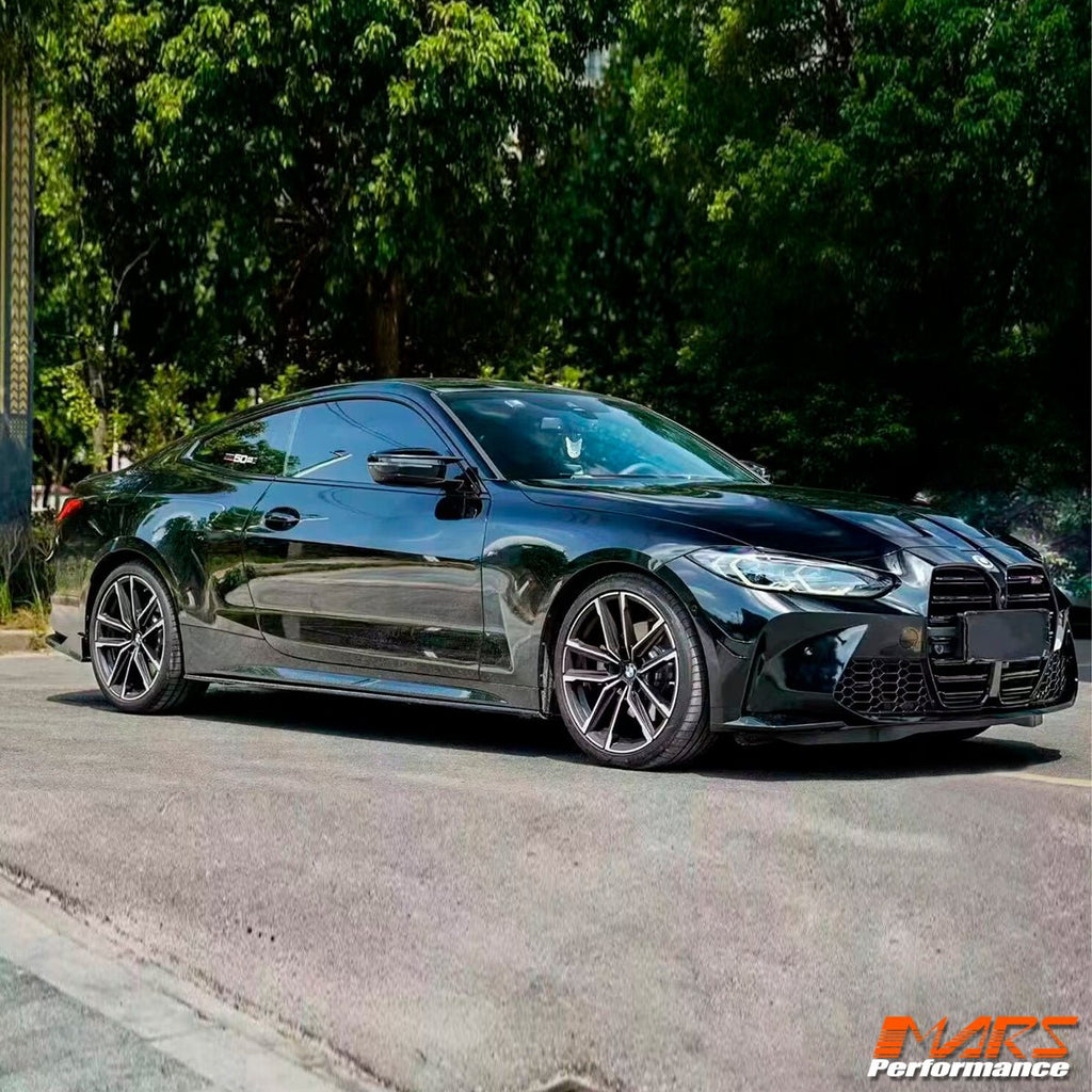 BMW G22 Coupe M4 G82 Style ön tampon uygulaması, siyah araç sağ ön açı