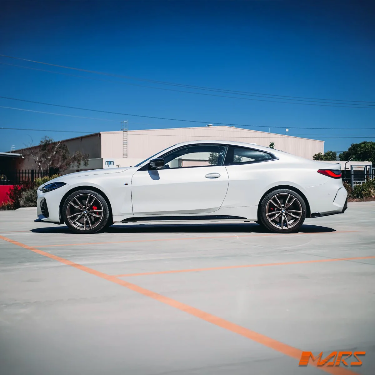 BMW G22 G23 G26 Parlak Siyah Marşpiyel Bıçağı