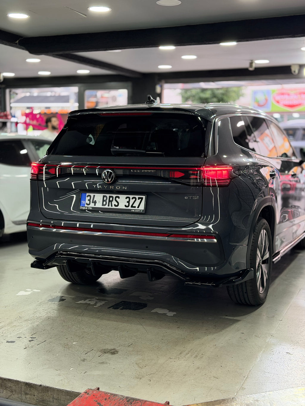 Volkswagen Tayron 2025 ve sonrası kanatçıklı arka difüzör - HY TUNING görsel 5