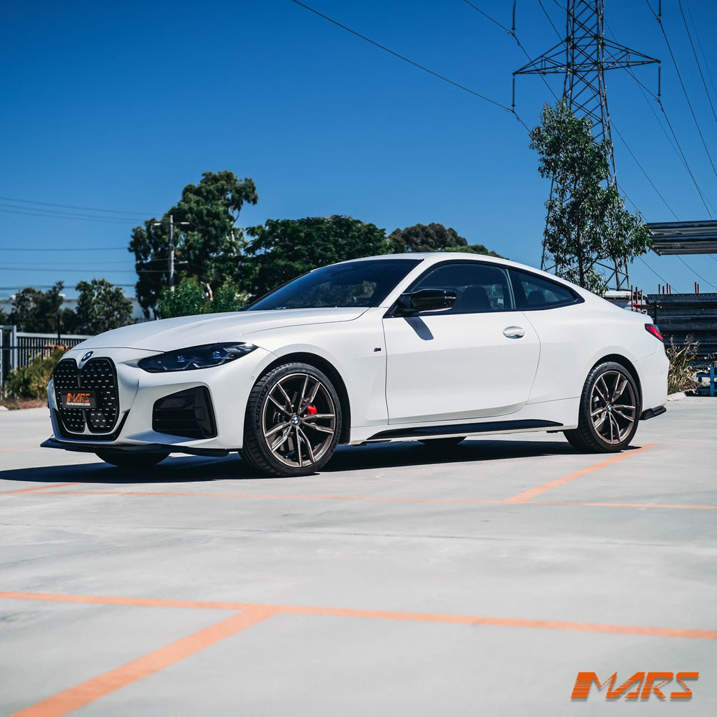 BMW G22 G23 G26 Parlak Siyah Marşpiyel Bıçağı