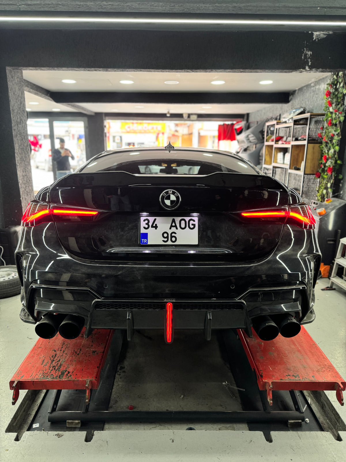 BMW 4 Serisi G22 Maxton Style parlak siyah bagaj spoyleri