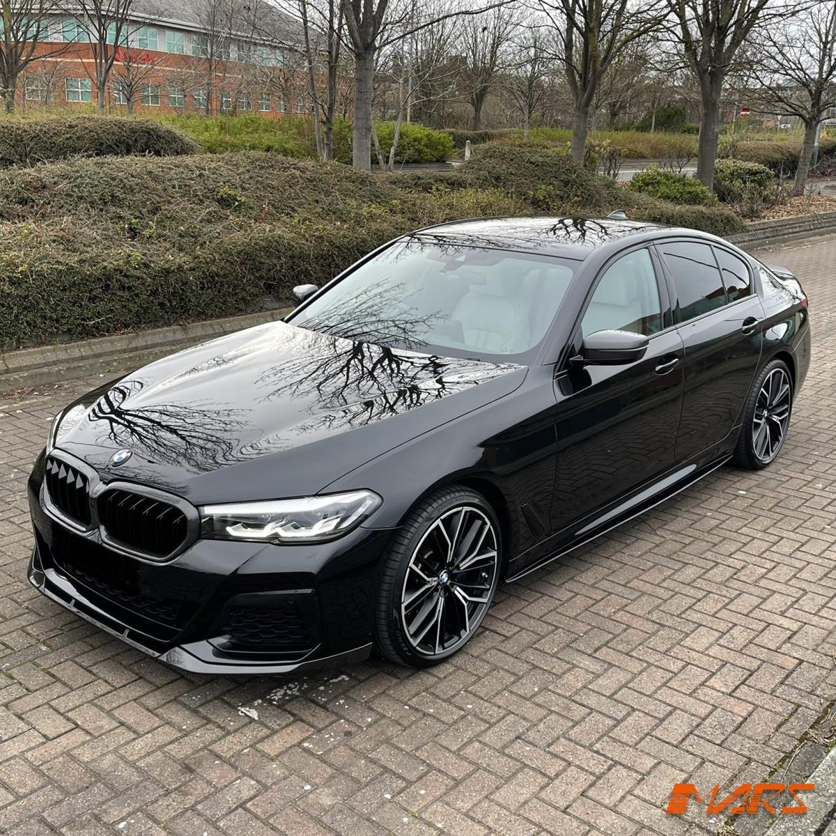 BMW G30 M Performance Style parlak siyah marşpiyel alt eki ürün görseli 5