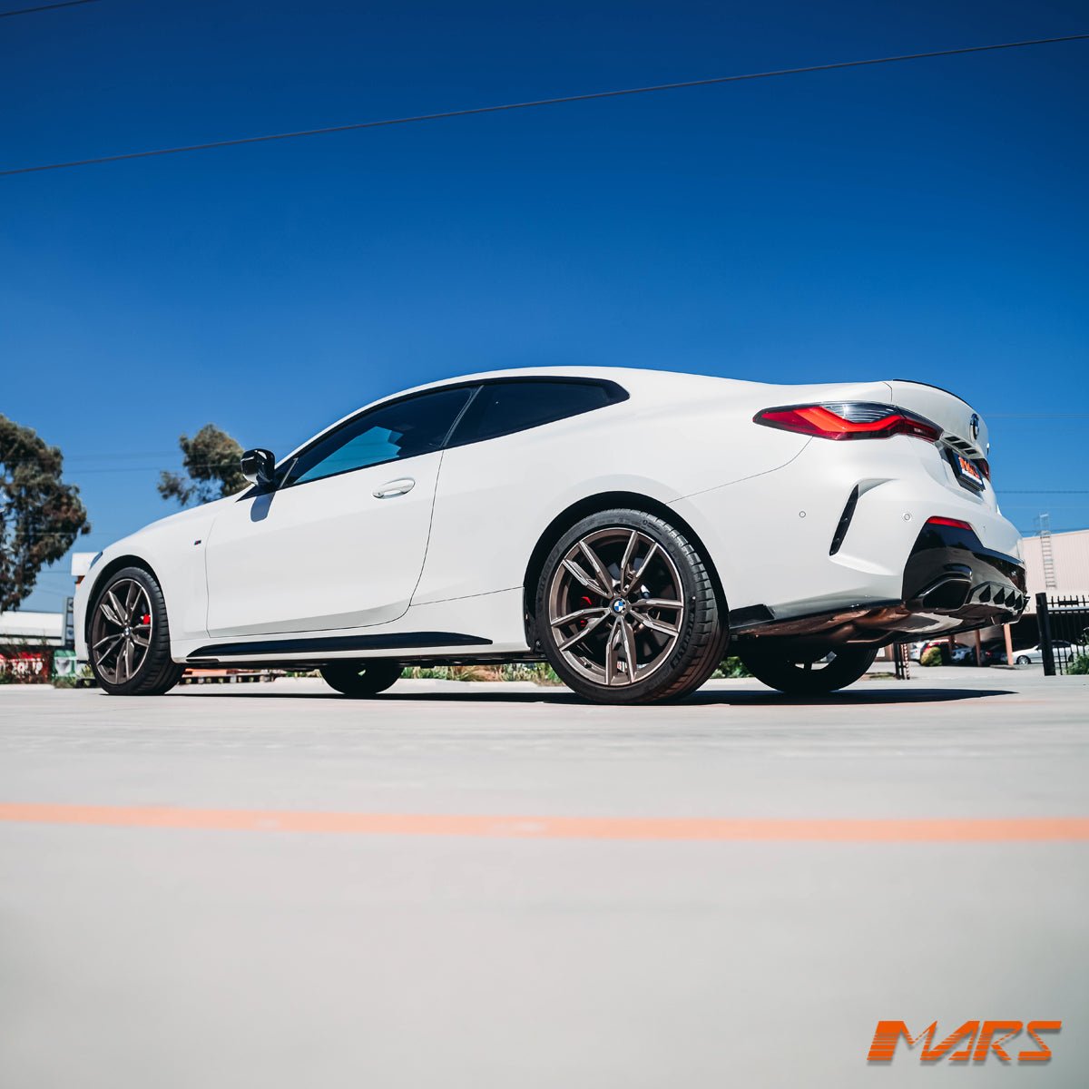BMW G22 G23 G26 Parlak Siyah Marşpiyel Bıçağı