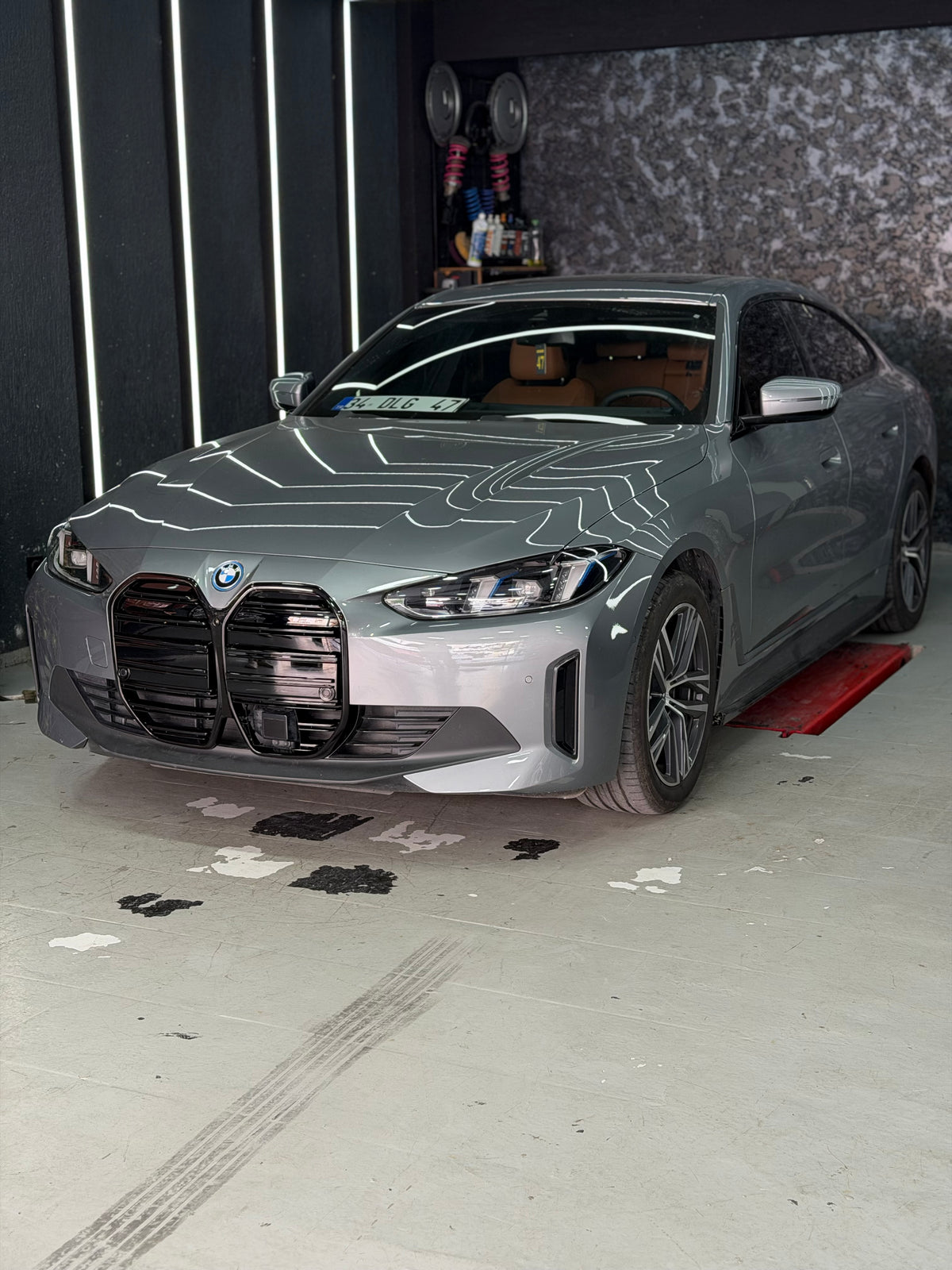 BMW i4 G26 2022-2025 M4 Style ön panjur uygulama görünümü