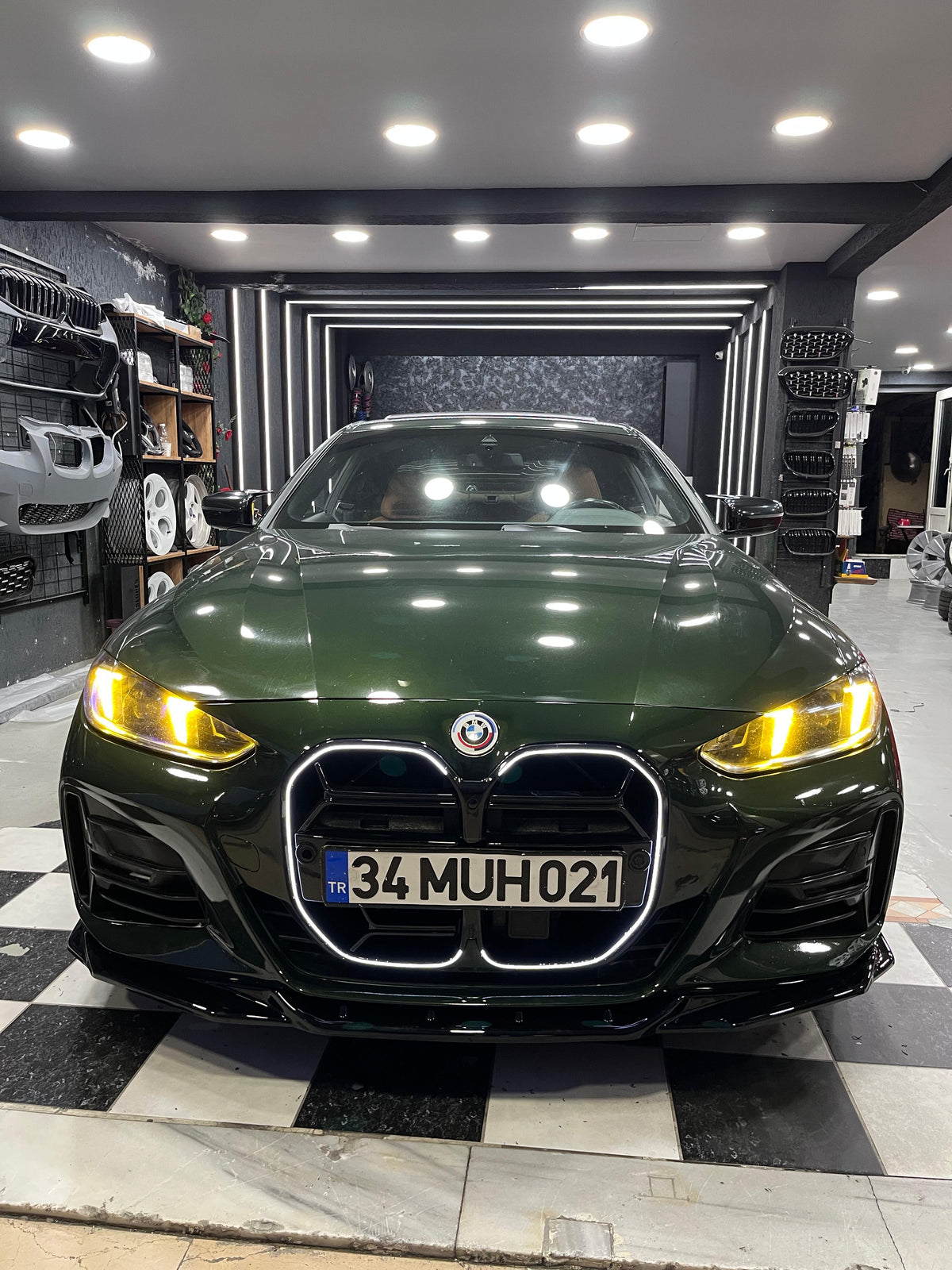 BMW G22 G23 M4 CSL parlak siyah LED aydınlatmalı panjur