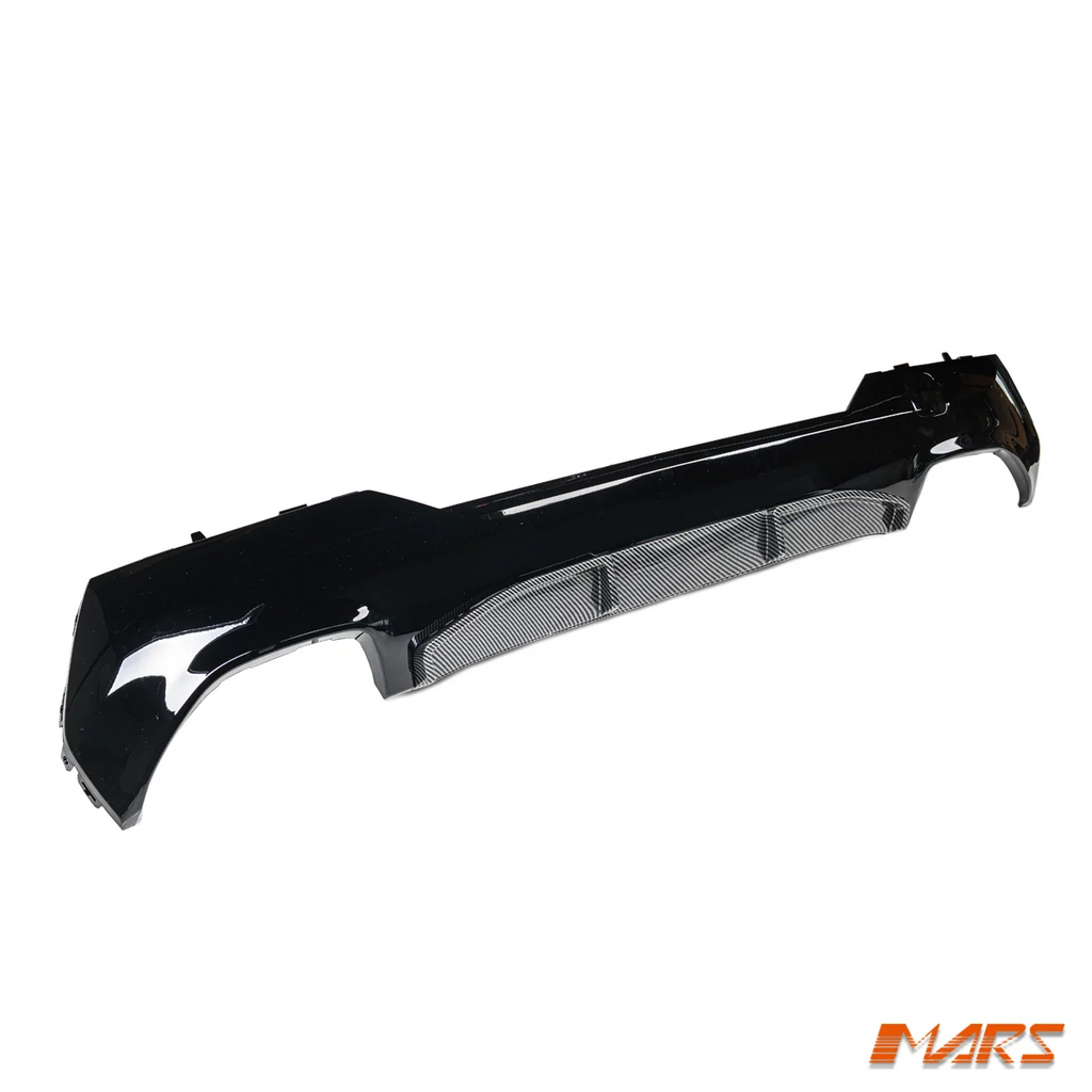 G22 G23 karbon görünümlü M440i Performance Style arka difüzör, açılı ürün görünümü