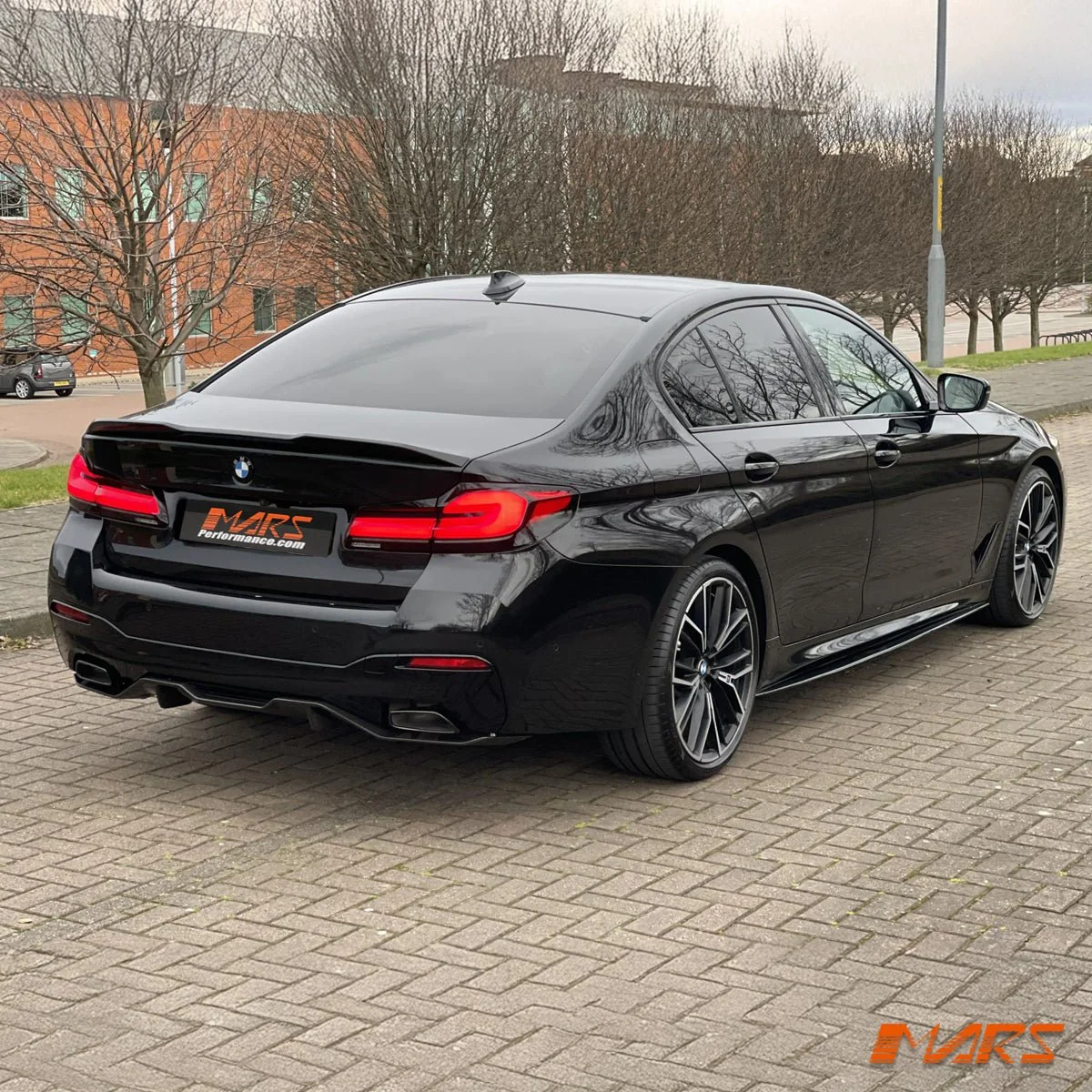 BMW G30 M Performance Style parlak siyah marşpiyel alt eki ürün görseli 10