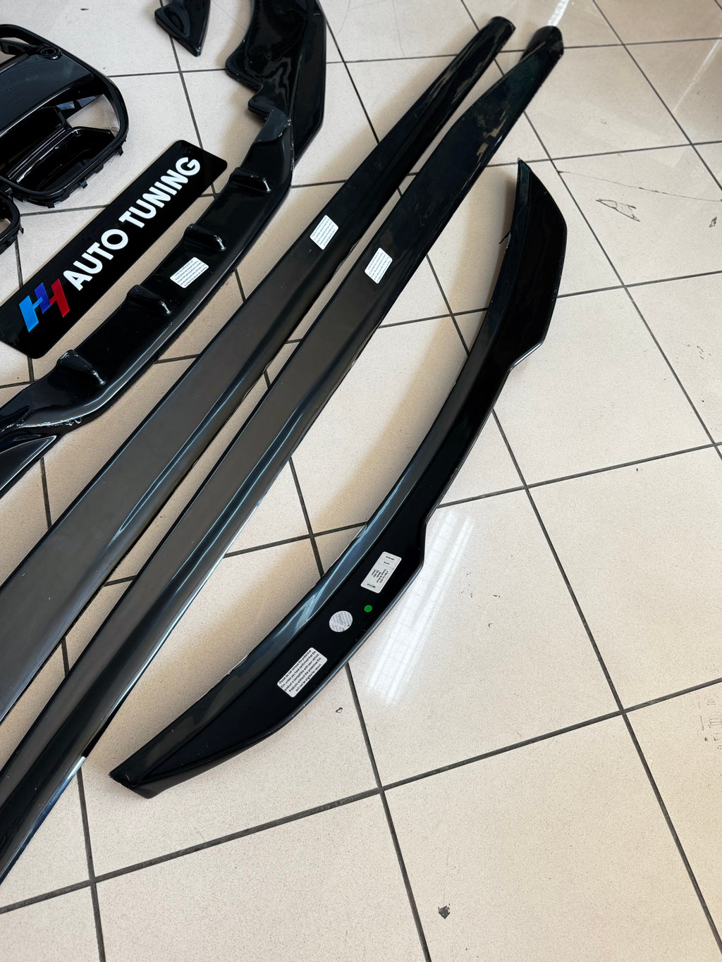 BMW 4 Serisi G22 Coupe parlak siyah arka tampon yan ekleri