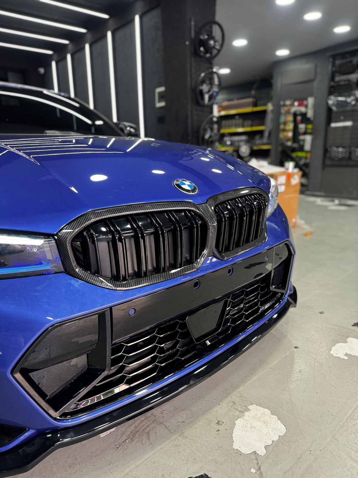 BMW G20 LCI 2022-2025 M3 tasarım karbon çerçeveli ön panjur - ürün görseli 8