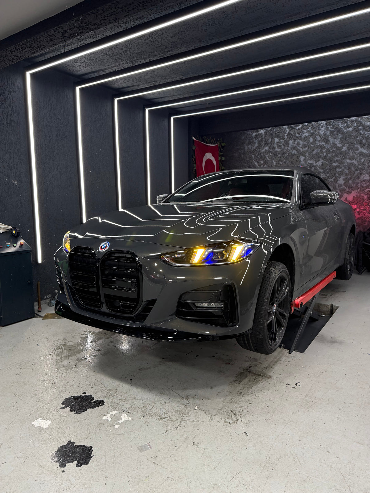 BMW G23 Snake Eyes far sarı beyaz DRL geçişli tasarım