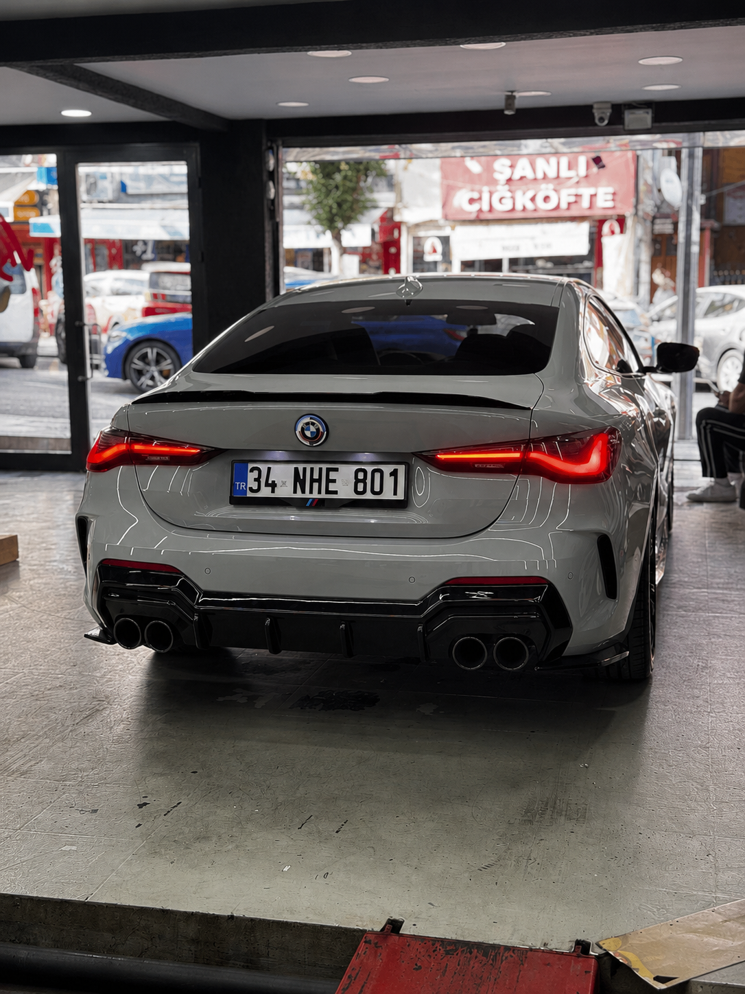 BMW G22 G23 parlak siyah Aero Body Kit bagaj spoyleri