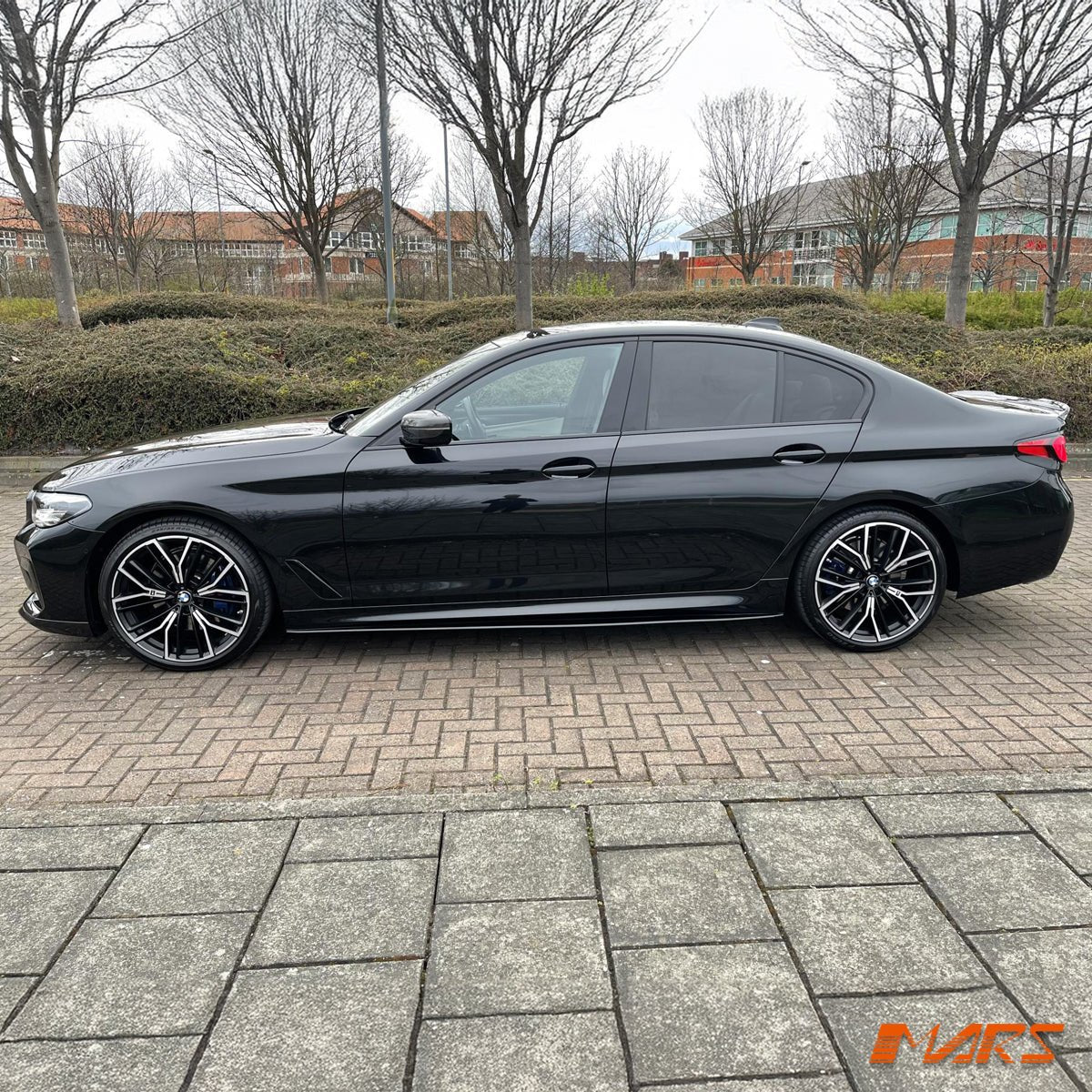 BMW G30 M Performance Style parlak siyah marşpiyel alt eki ürün görseli 4