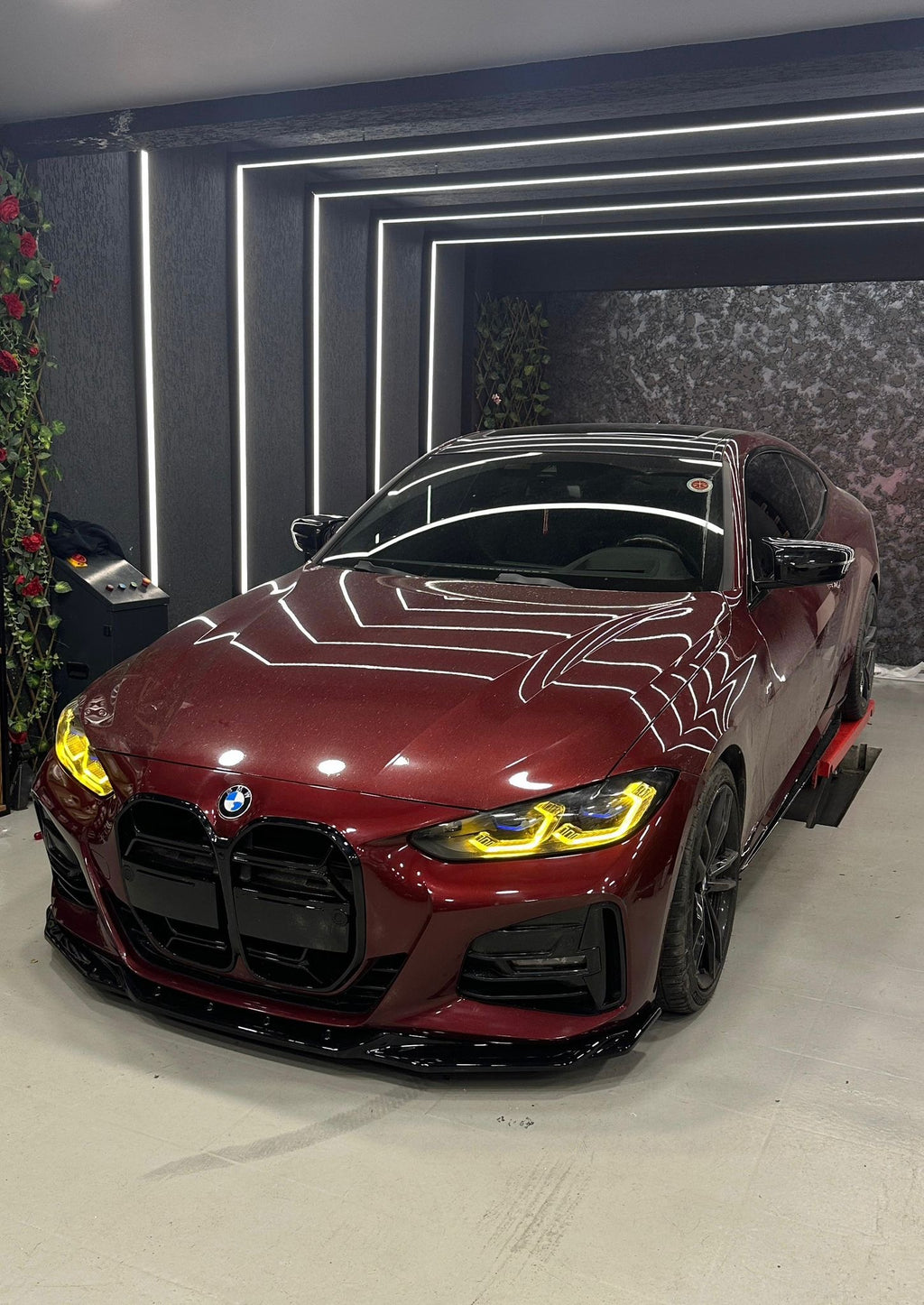 BMW G22 Aero Body Kit ön yan görünüm M4 CSL panjurlu