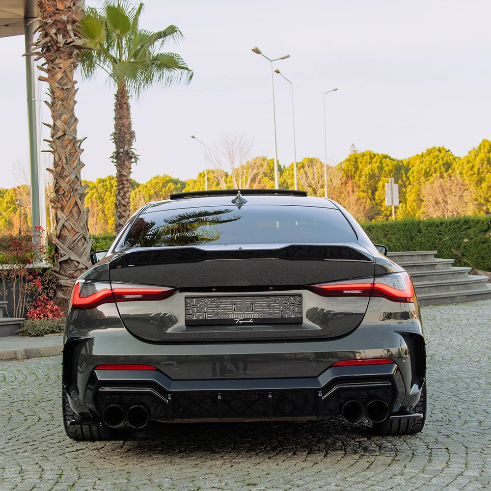 BMW G22 Coupe üzerinde M4 Style arka difüzör ve bagaj spoyleri uygulaması, arkadan görünüm