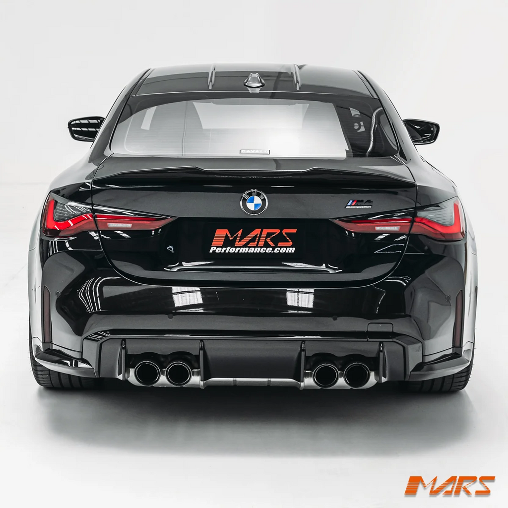 BMW M4 G82 üzerinde PSM Style bagaj spoyleri, doğrudan arkadan görünüm