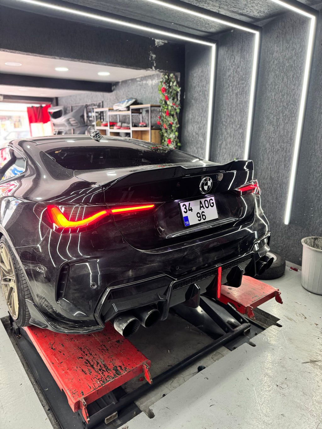 BMW G82 M4 Maxton Style Piano Black arka bagaj spoyleri