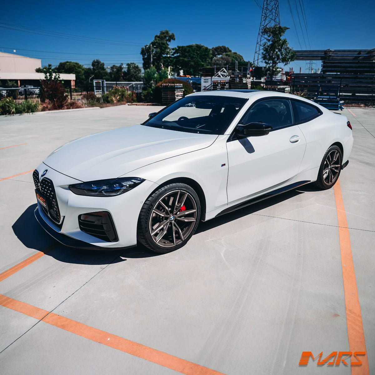 BMW G22 G23 G26 Parlak Siyah Marşpiyel Bıçağı