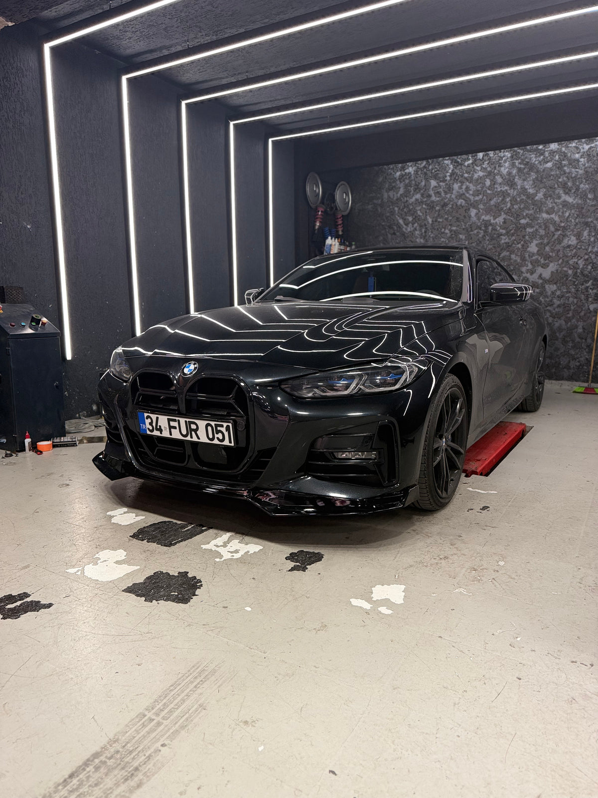 BMW 4 Serisi G22 G23 2020+ Uyumlu M Performance V2 Style 3 Parça Ön Tampon Eki (Lip) – Parlak Siyah
