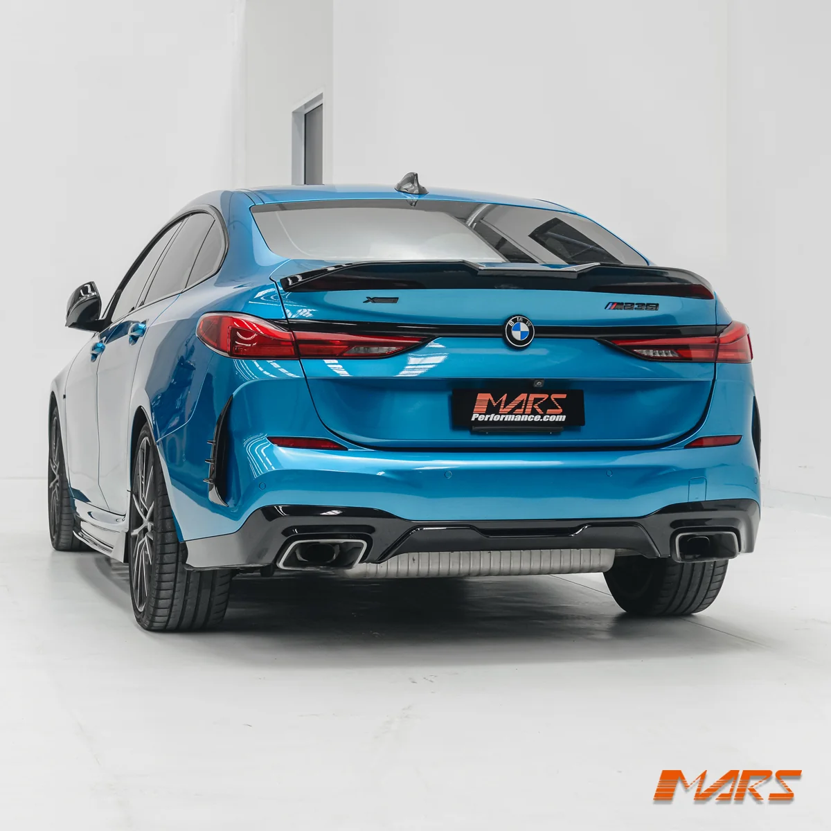 BMW F44 Gran Coupe M235i Style parlak siyah arka tampon alt eki