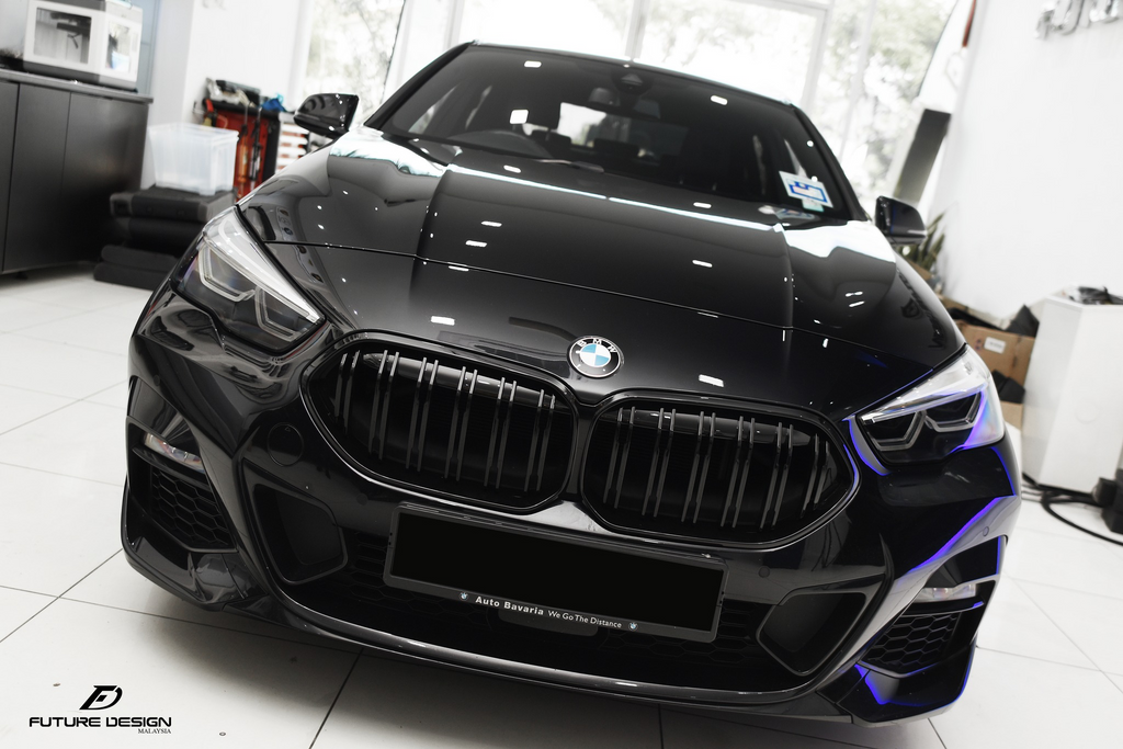BMW F44 Gran Coupe çift çıtalı ön panjur yakın görünüm