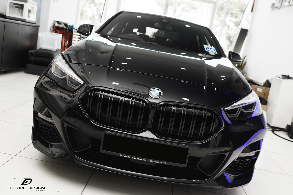 BMW F44 Gran Coupe çift çıtalı ön panjur yakın görünüm