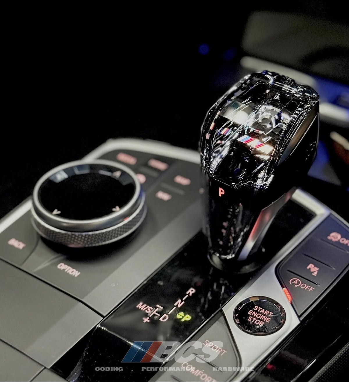 BMW F44 Gran Coupe kristal vites topuzu parlak siyah ve M renkli detay - HY TUNING