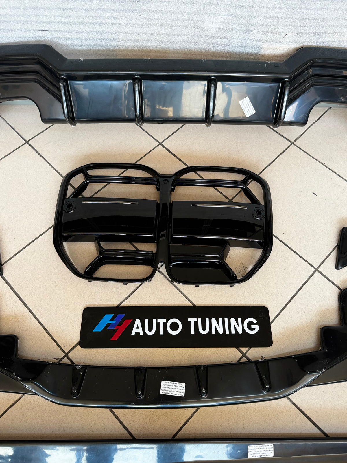 BMW G22 M440i Aero Body Kit parlak siyah arka difüzör