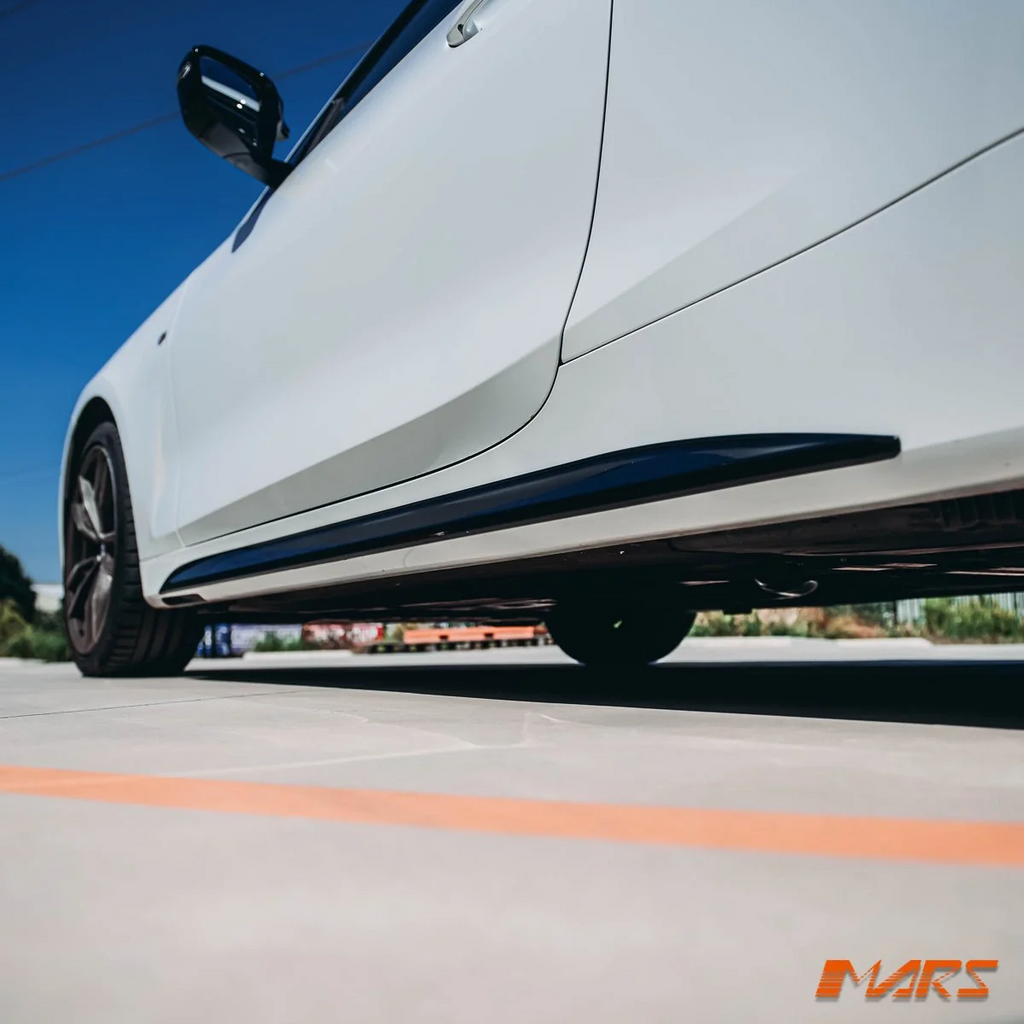 BMW G22 G23 G26 Parlak Siyah Marşpiyel Bıçağı