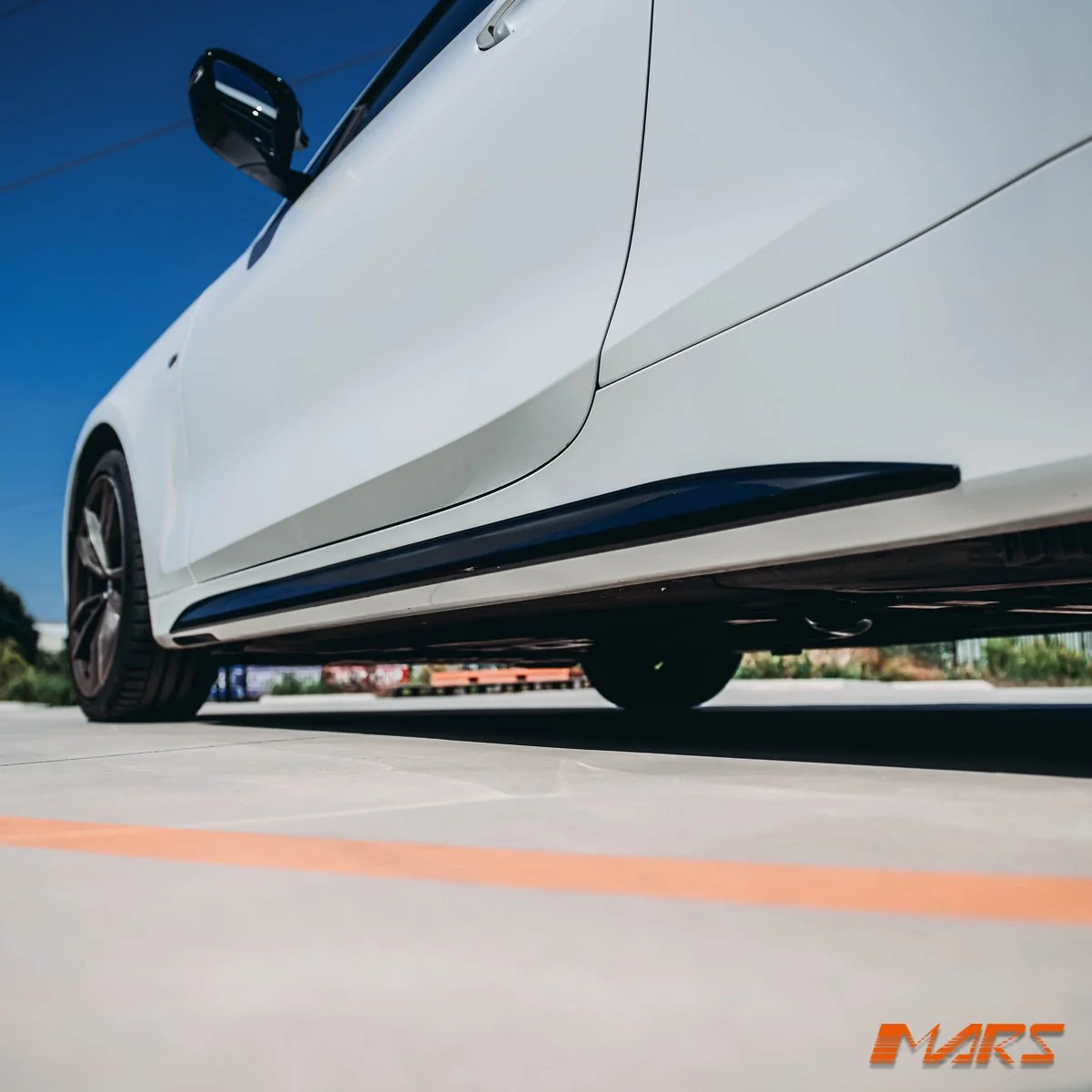 BMW G22 G23 G26 Parlak Siyah Marşpiyel Bıçağı