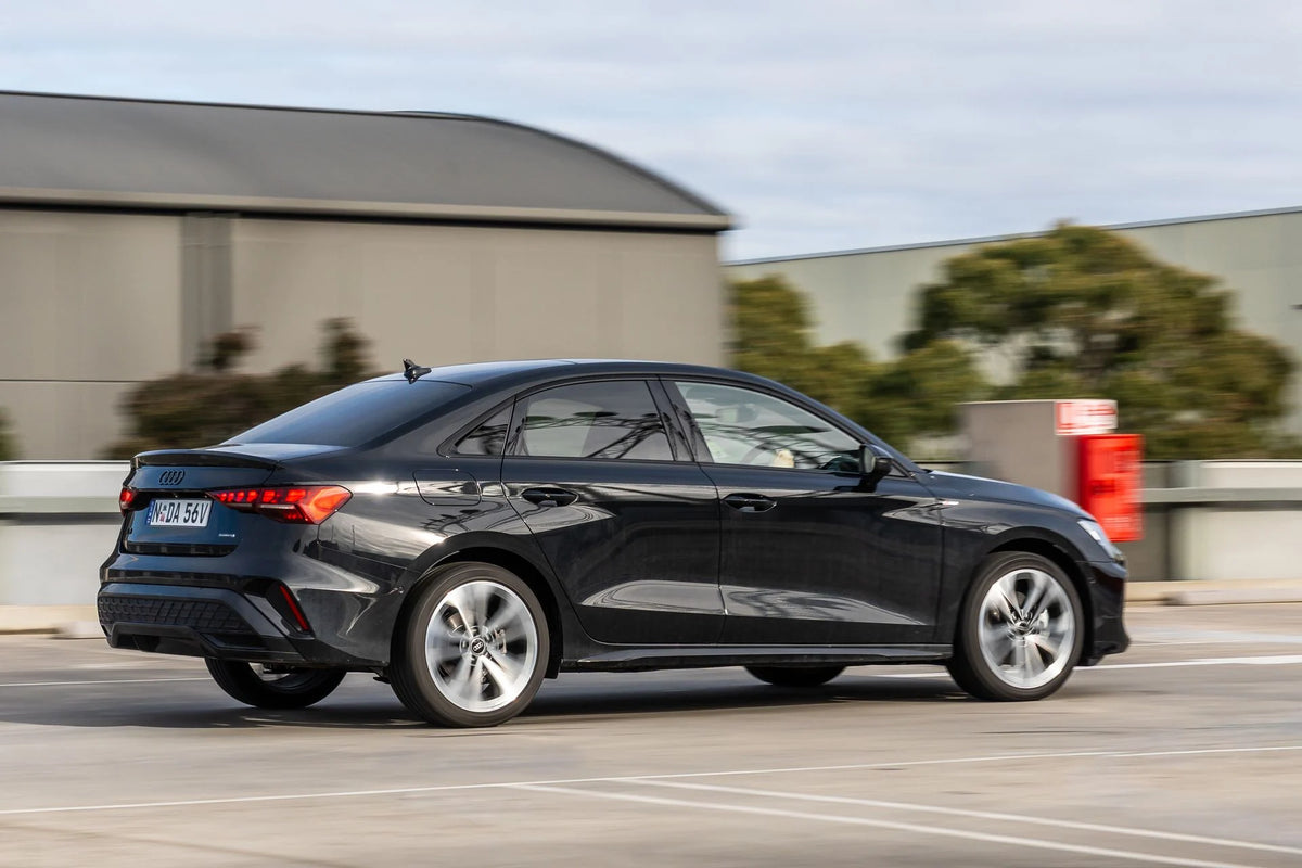 Audi A3 Sedan 2024 ve sonrası S Line Style komple arka tampon difüzör seti ürün görseli 3