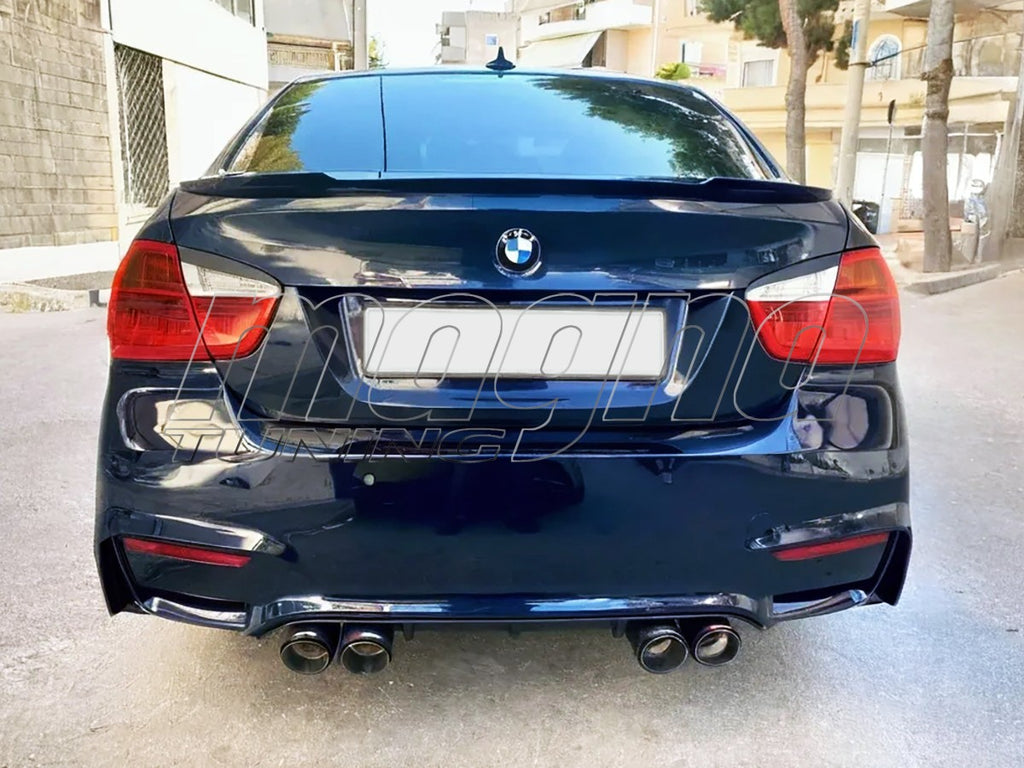 BMW E90 LCI M4 Style arka tampon dört egzoz çıkışlı görünüm