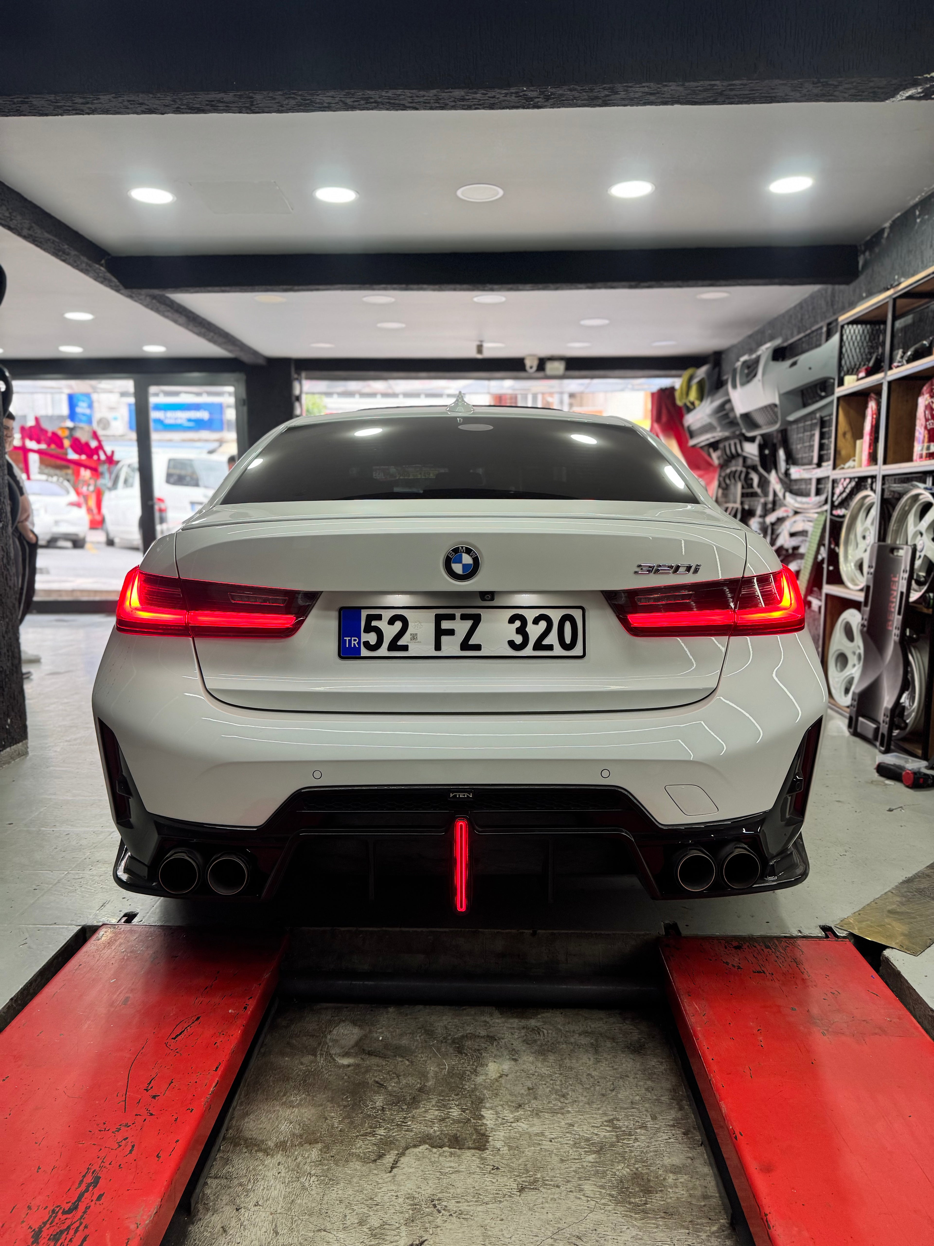 BMW G20 LCI 340 340i M340i F1 Ledli Işıklı Çakarlı Vten Difüzör