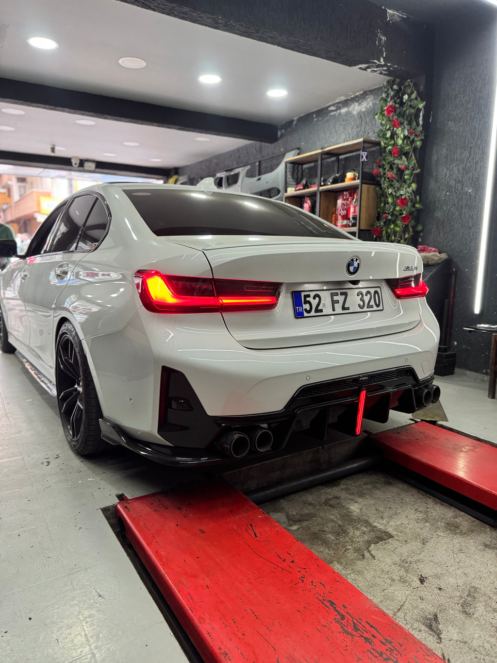 BMW G20 LCI 340 340i M340i F1 Ledli Işıklı Çakarlı Vten Difüzör
