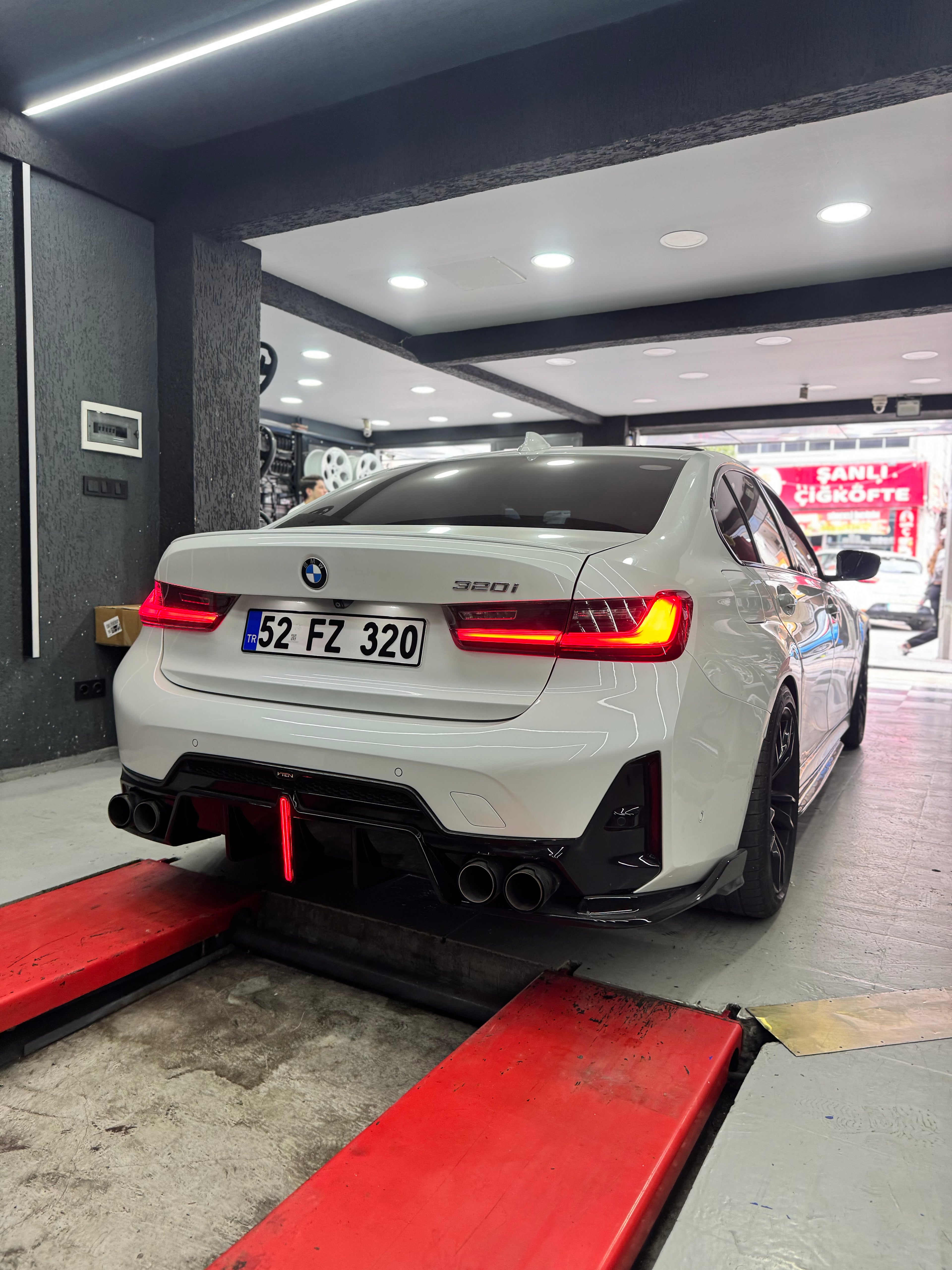 BMW G20 LCI 340 340i M340i F1 Ledli Işıklı Çakarlı Vten Difüzör