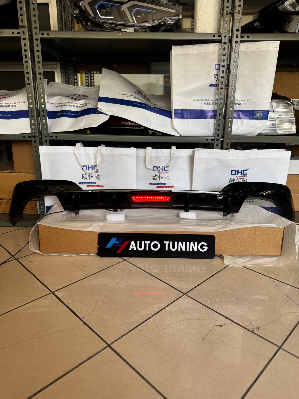 BMW G20 2018-2022 LED Aydınlatmalı Parlak Siyah Arka Difüzör