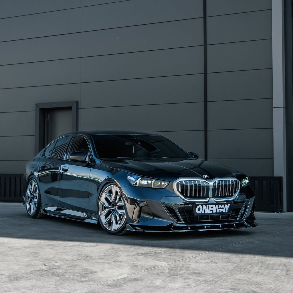 BMW G60 i5 M Sport Body Kit parlak siyah ön görünüm