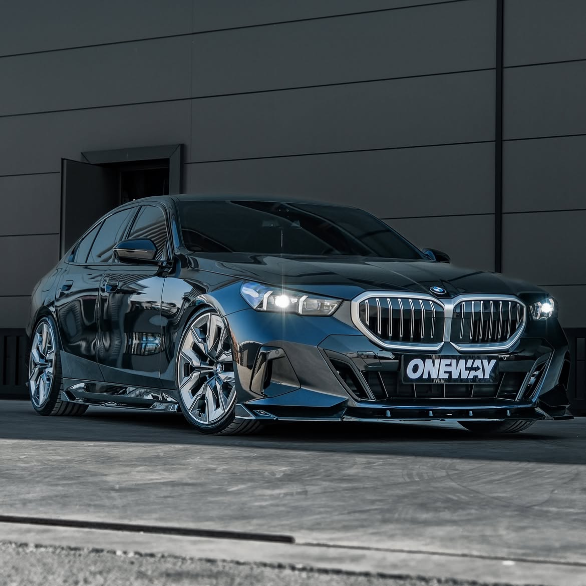BMW 5 Serisi G60 i5 parlak siyah Body Kit seti
