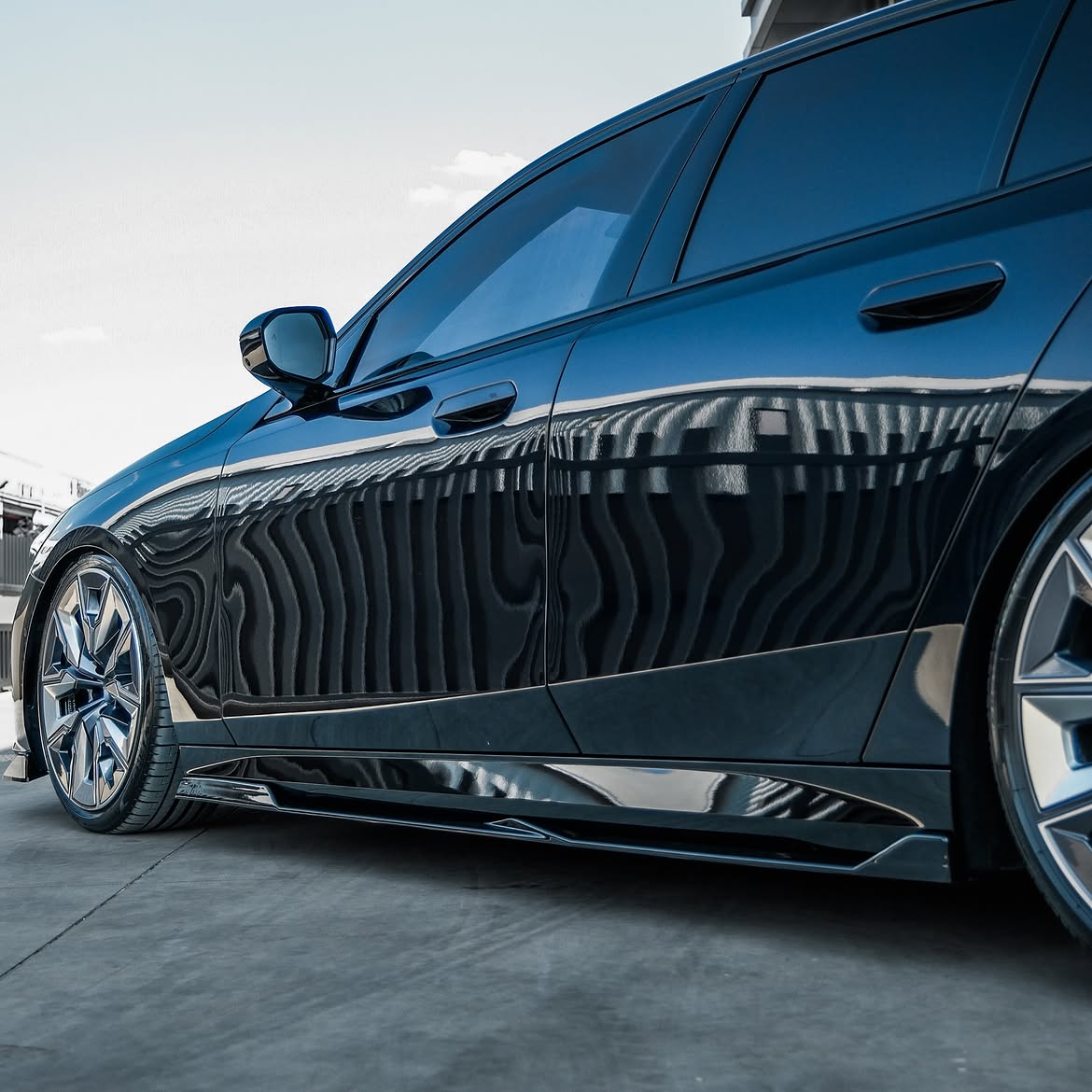 BMW G60 i5 M Sport 6 parça Body Kit ürün görünümü