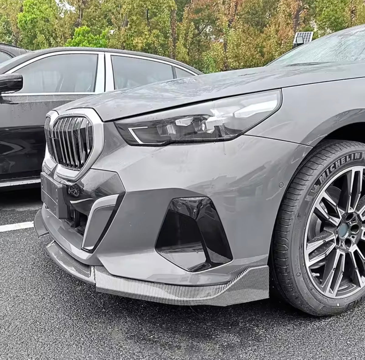 BMW G60 ve i5 2024+ M Performance karbon görünümlü ön tampon eki - ürün görseli 3
