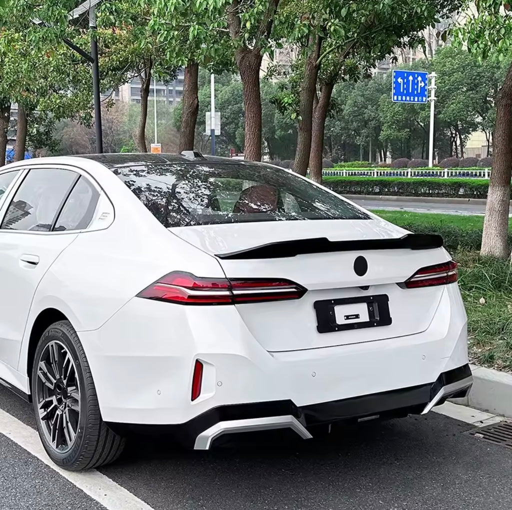 BMW G60 ve i5 2024+ PSM Style parlak siyah bagaj spoyleri - ürün görseli 2