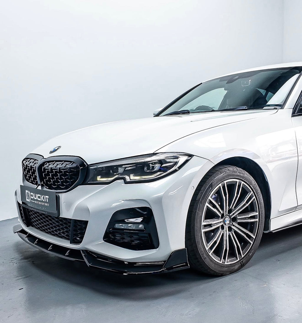 BMW G20 makyajsız kasa M340i Style panjur ve parlak siyah ön tampon eki yandan montaj görünümü