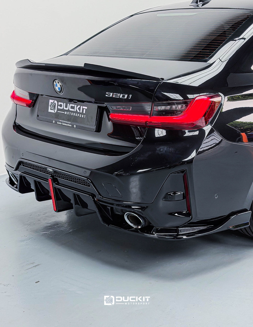 BMW G20 320i M4 Style bagaj spoyleri arka yan görünüm