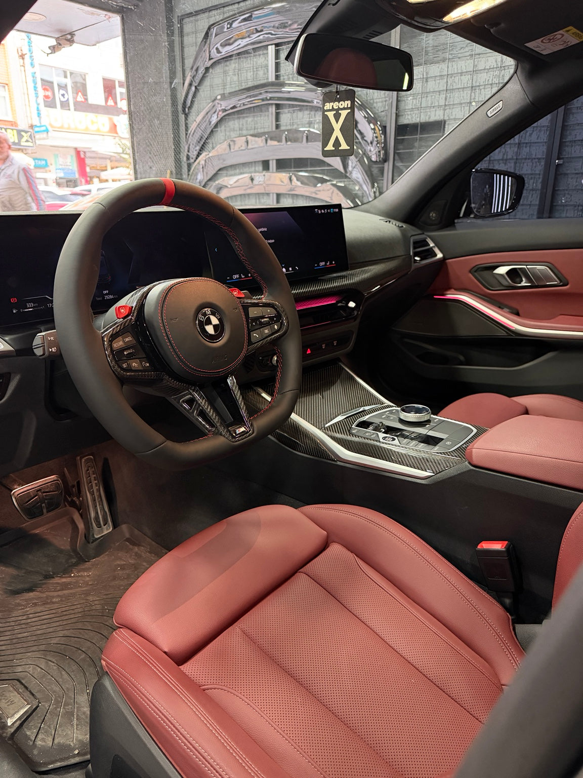 BMW G Serisi M4 CS Style direksiyon simidi ve airbag iç mekan uygulaması