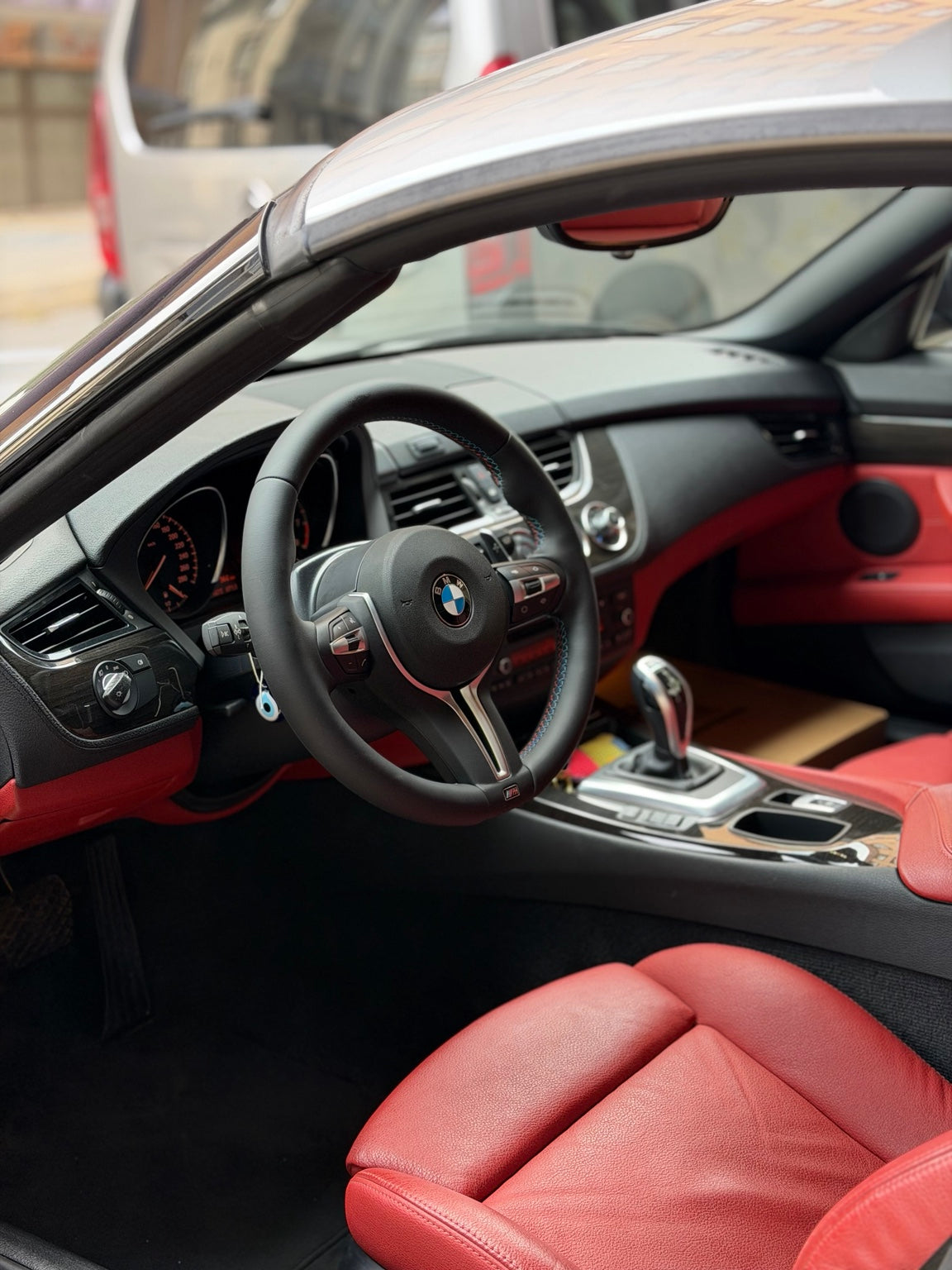 BMW Z4 E89 F80 Style M direksiyon simidi iç mekân uygulaması