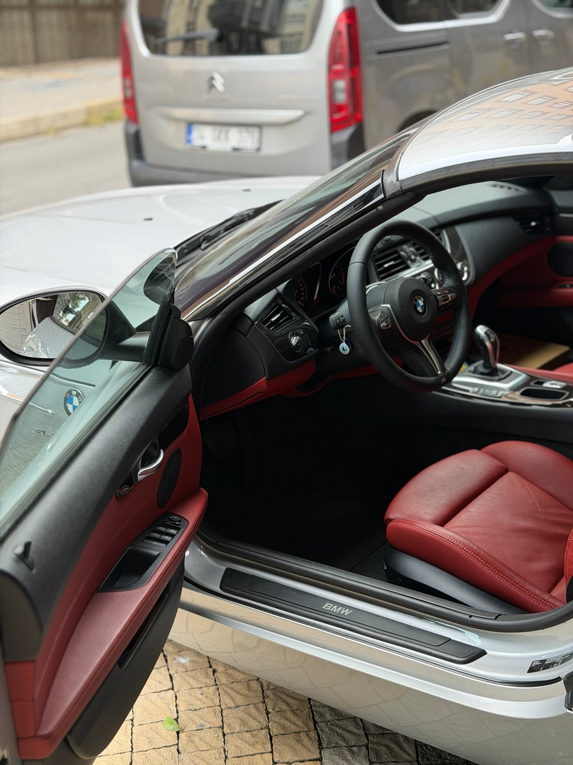 BMW Z4 E89 2009-2016 F80 Style M direksiyon detay görünümü