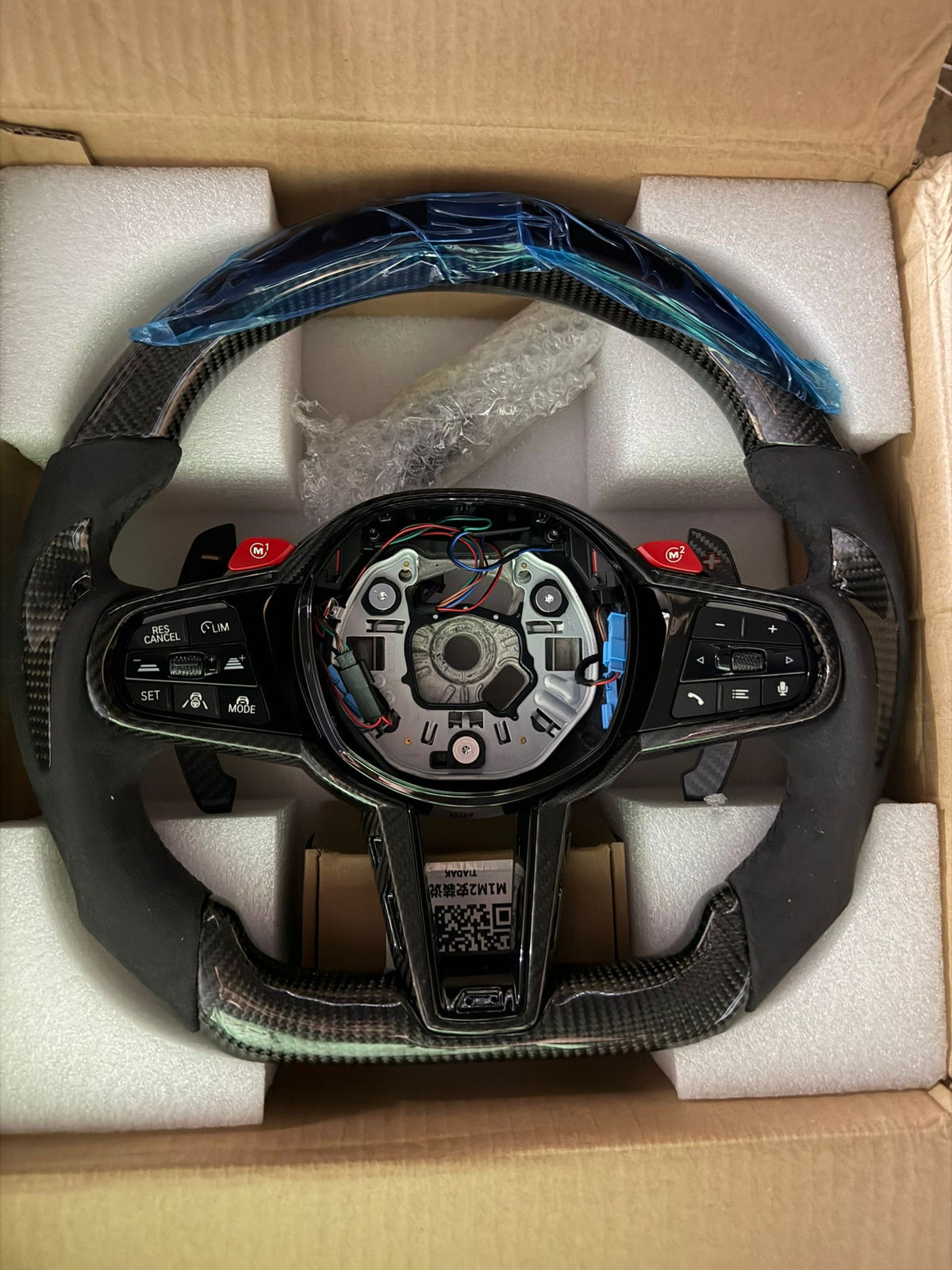 BMW F40 F44 G20 G22 G23 G26 G29 M4 tarzı karbon LED direksiyon ve airbag seti